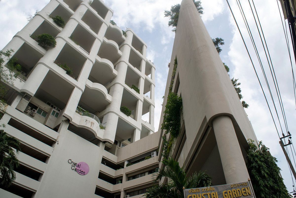 คอนโดนานา : Pet friendly duplex penthouse ห้องใหญ่ แต่งใหม่อย่างหรู พร้อมเข้าอยู่ เลี้ยงน้องหมาแมวได้