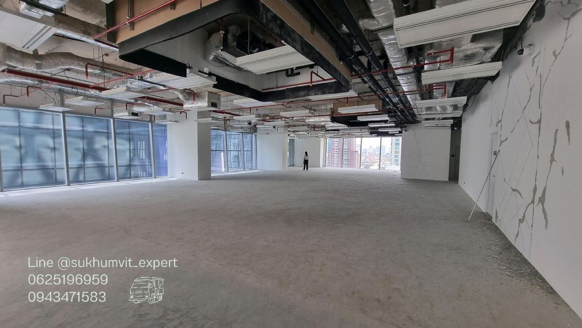 For RentRetail SpaceWitthayu, Chidlom, Langsuan, Ploenchit : Ploenchit Chidlom, rent a sales area of ​​438 sq.m., ceiling height, 6 meters high, beautiful building view, luxurious rental price  