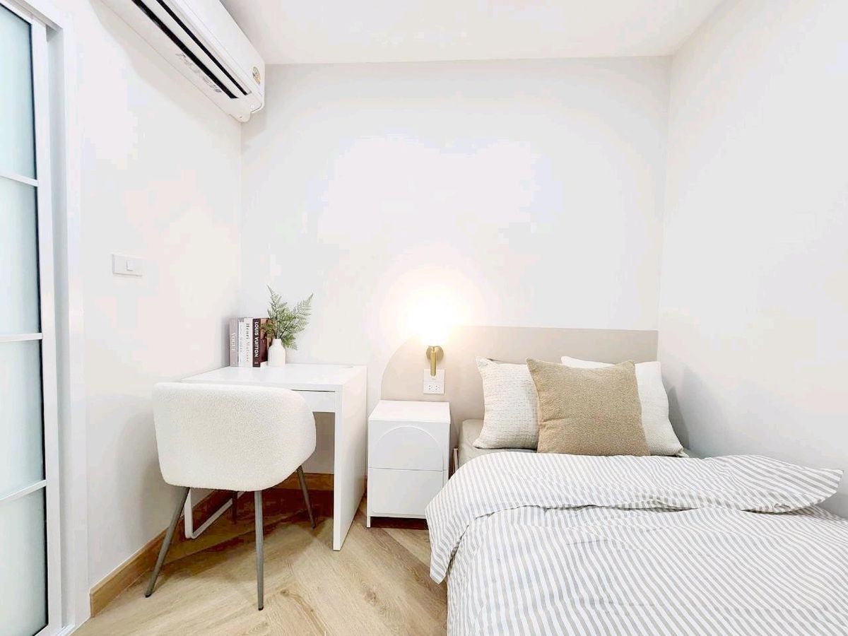 For SaleCondoPattanakan, Srinakarin : Condo 2 bedrooms, 1 water, development zone Near the train, only 150 meters, near the Srinakarin area, price 2, xx baht