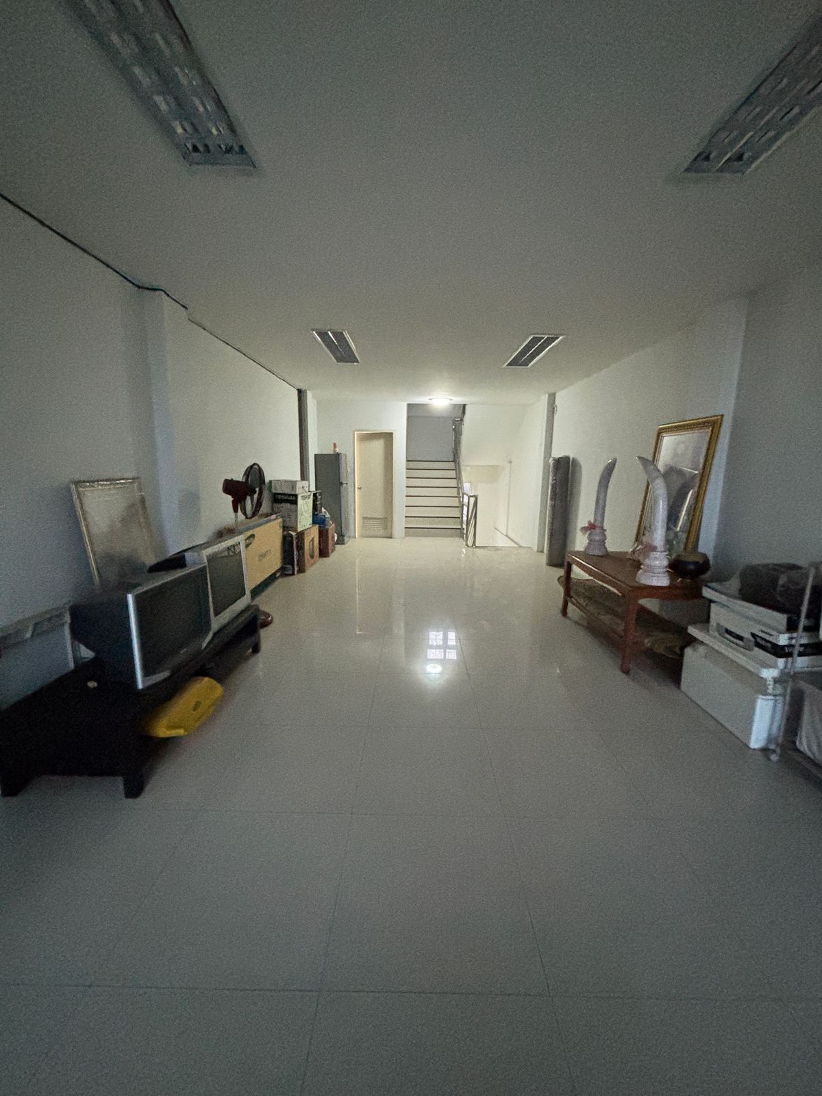 For RentShop HouseThaphra, Talat Phlu, Wutthakat : Rent- 4-story commercial Building, The British Kalapapruek