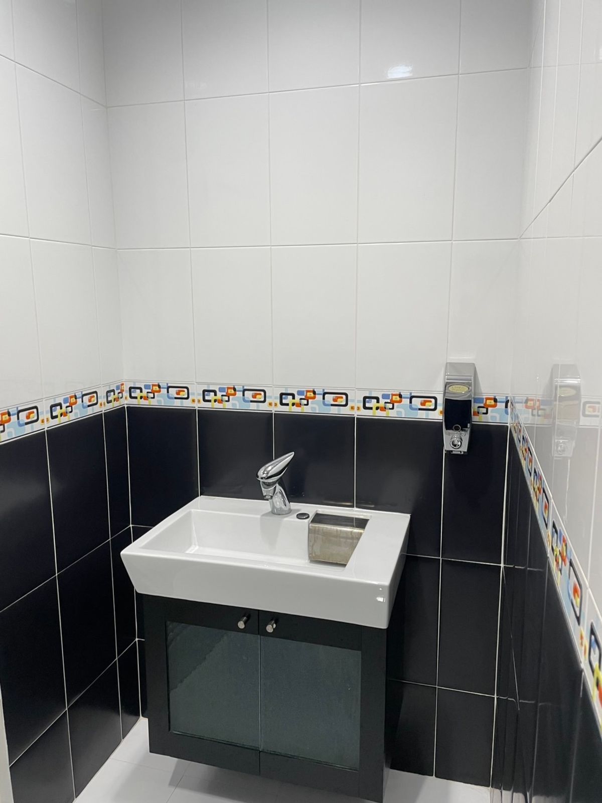 For RentTownhomeSathorn, Narathiwat : ✨ Luxury Townhome for Rent in Chong Nonsi Fully equipped with modern amenities in a peaceful, green environment. Conveniently located near BTS Chong Nonsi and MRT Lumpini for easy city access.