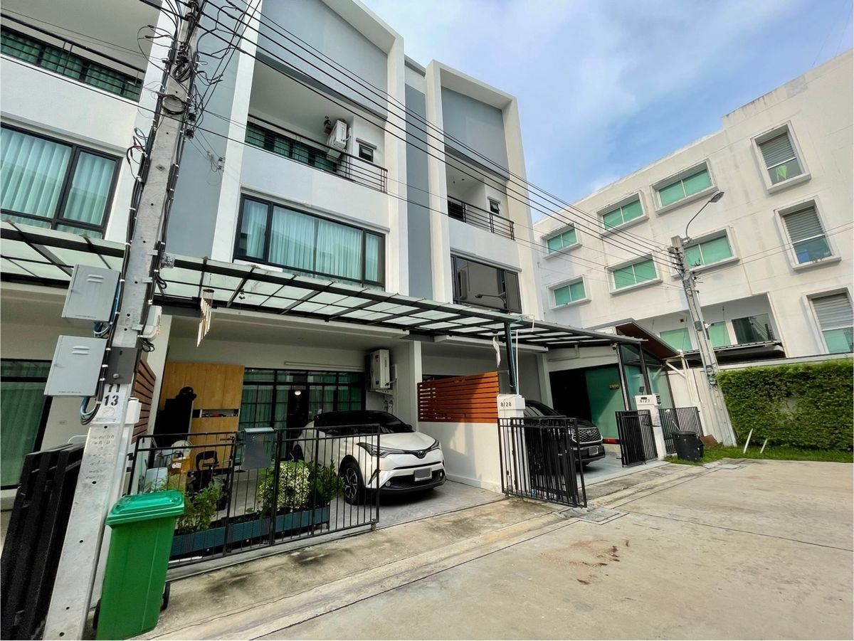 ขายทาวน์โฮมอ่อนนุช อุดมสุข : 🏠 ทาวน์โฮมหรูทันสมัย ใจกลางอุดมสุข 3 ห้องนอน  พร้อมที่จอดรถ 2 คัน พร้อมสิ่งอำนวยความสะดวกครบครัน เดินทางง่าย ใกล้ BTS อุดมสุข และ BTS ศรีอุดม