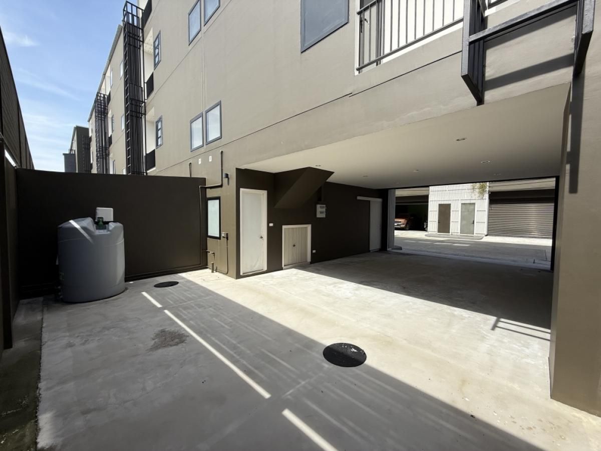 ขายอาคารพาณิชย์สุขุมวิท อโศก ทองหล่อ : 🏠อาคารแฝดสองหลังติดกัน 4 ชั้น ทำเลดี ใจกลางเมือง พร้อมที่จอดรถมากกว่า 10 คัน ทำเลดี  เดินเพียงไม่ไกลถึง BTS ช่องนนทรี และ MRT ลุมพินี