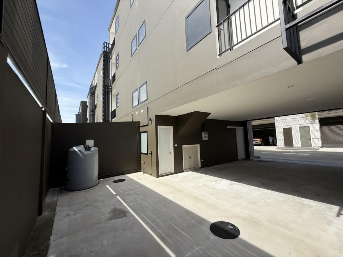 ขายอาคารพาณิชย์สุขุมวิท อโศก ทองหล่อ : 🏠อาคารแฝดสองหลังติดกัน 4 ชั้น ทำเลดี ใจกลางเมือง พร้อมที่จอดรถมากกว่า 10 คัน ทำเลดี  เดินเพียงไม่ไกลถึง BTS ช่องนนทรี และ MRT ลุมพินี