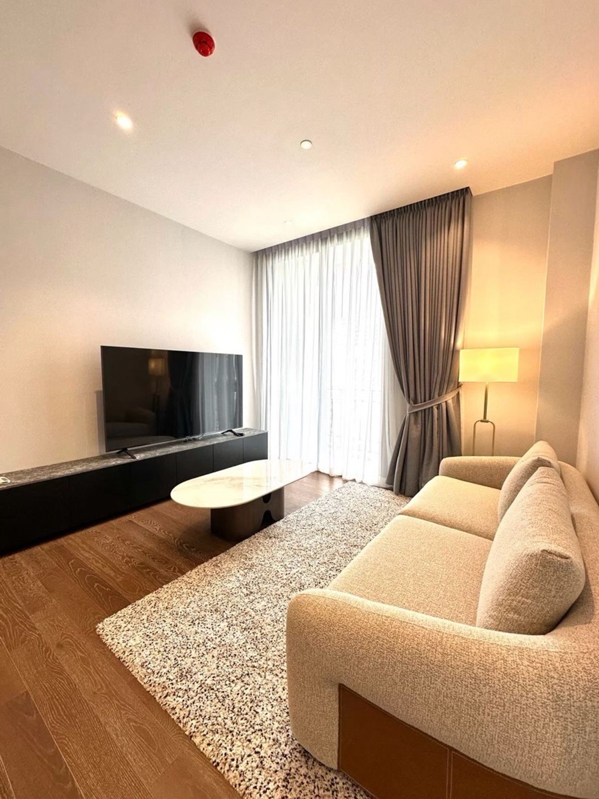 ให้เช่าคอนโดวิทยุ ชิดลม หลังสวน : Urgent Petfriendly condo 