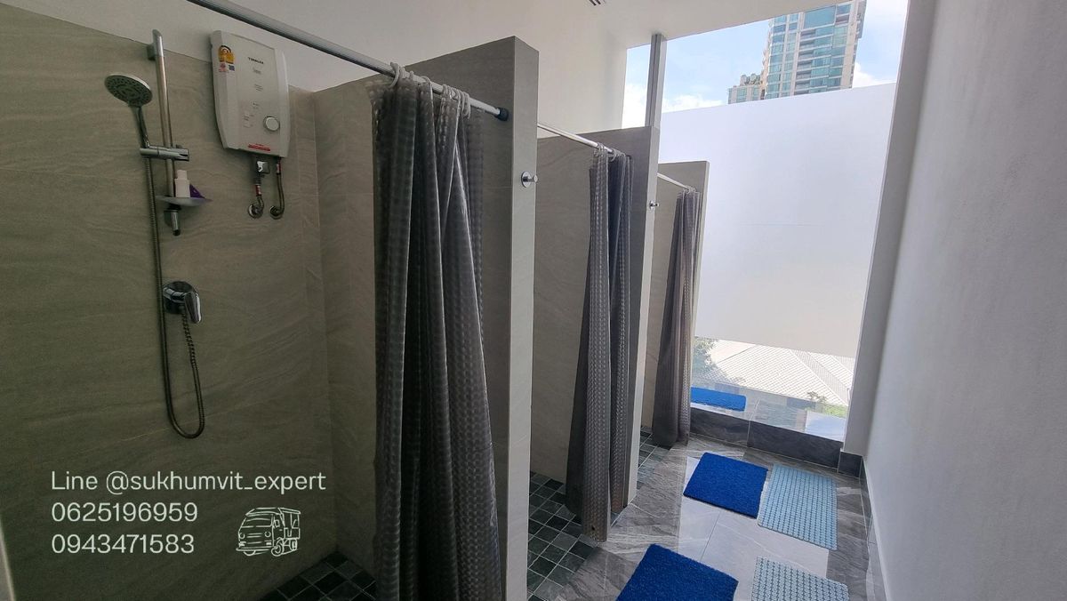 For RentRetail SpaceWitthayu, Chidlom, Langsuan, Ploenchit : Ploenchit Chidlom, rent a sales area of ​​438 sq.m., ceiling height, 6 meters high, beautiful building view, luxurious rental price  