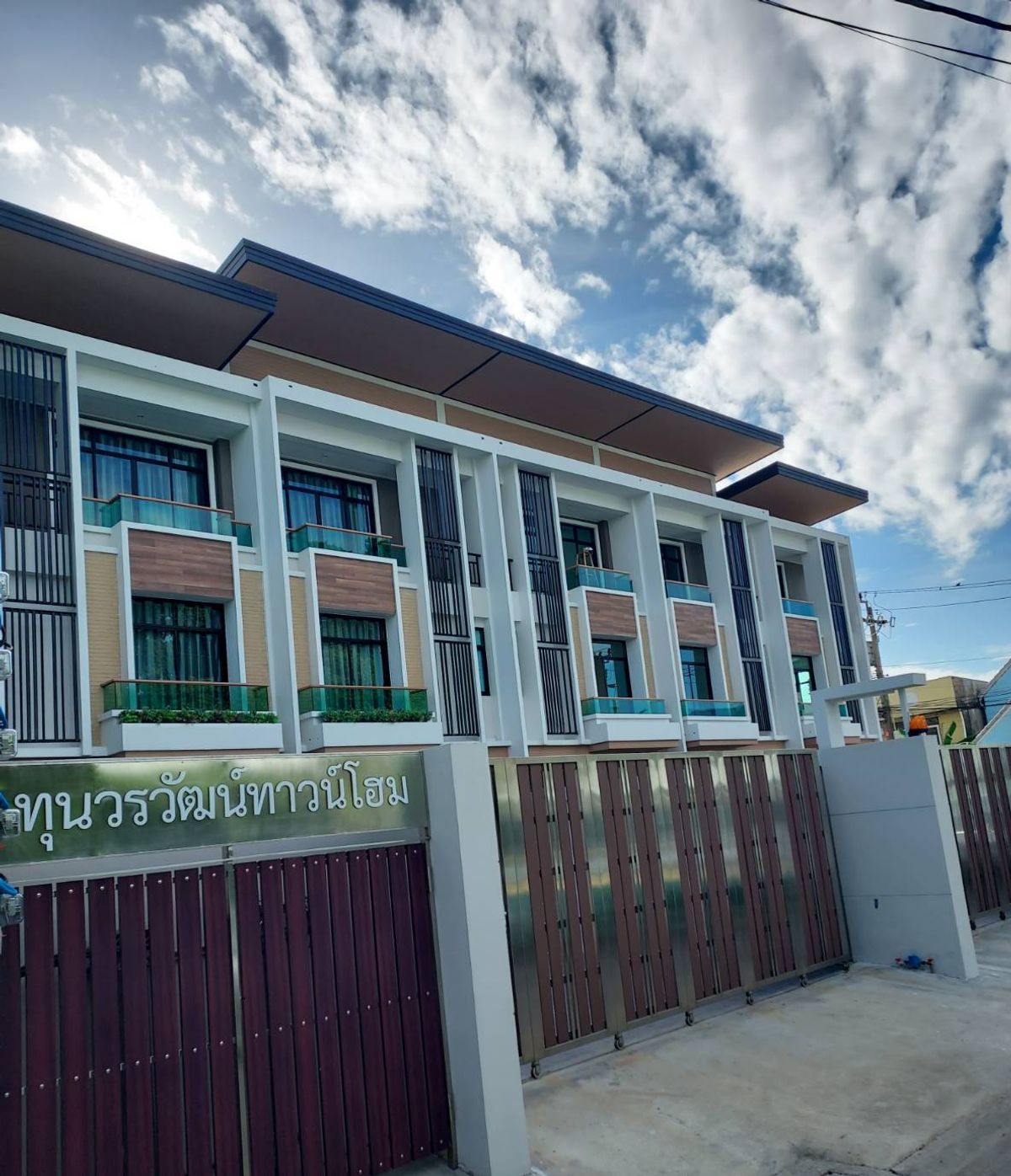 For SaleTownhomeBang kae, Phetkasem : Sell ​​Townhome, Home Office, Golden Location, Petchkasem area, Phasi Charoen District, Bangkok
