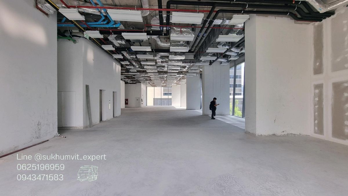 For RentRetail SpaceWitthayu, Chidlom, Langsuan, Ploenchit : Ploenchit Chidlom, rent a sales area of ​​438 sq.m., ceiling height, 6 meters high, beautiful building view, luxurious rental price  