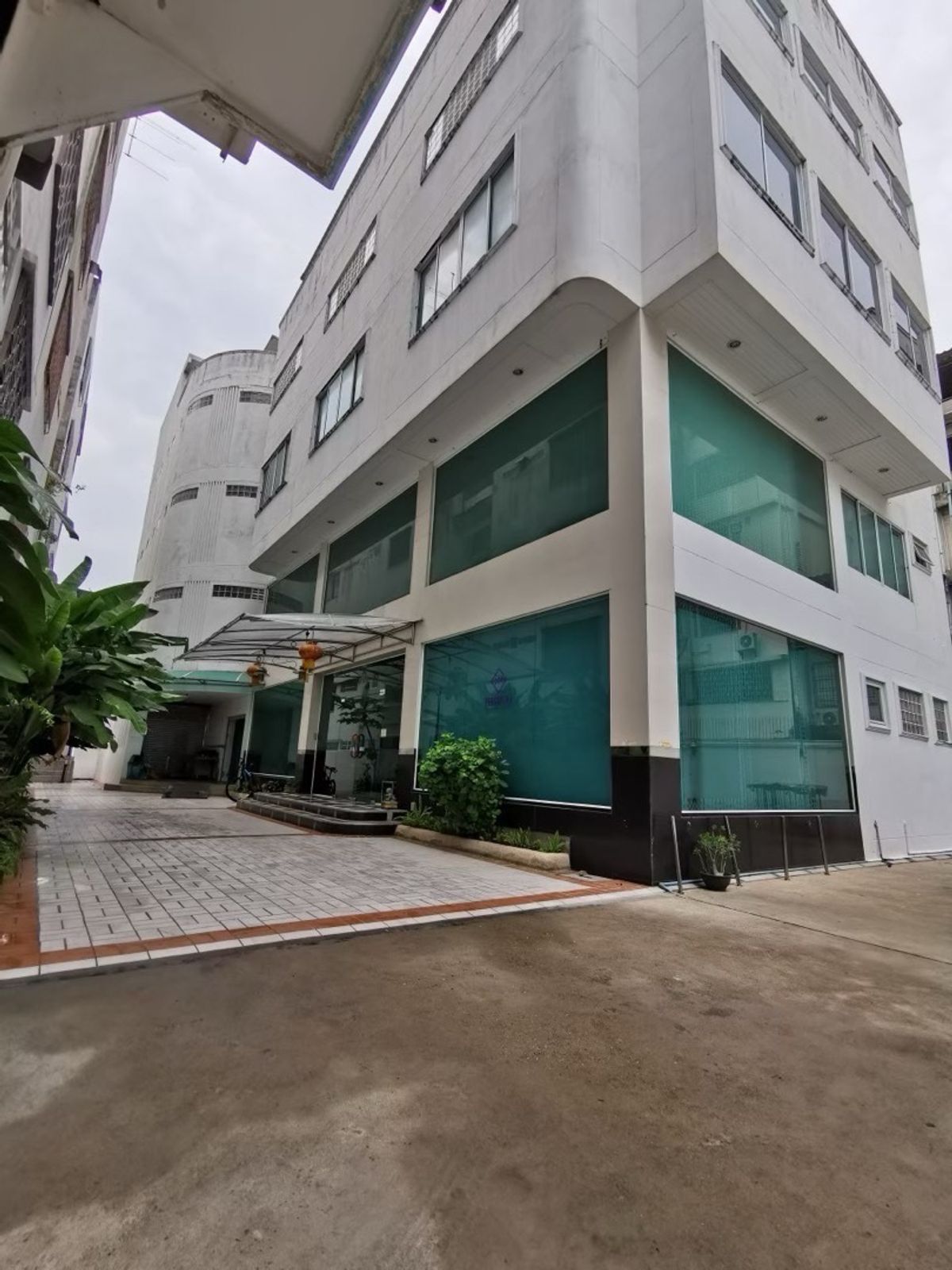 ให้เช่าสำนักงานวงเวียนใหญ่ เจริญนคร : ให้เช่า สำนักงาน office / โกดังสินค้า (มีลิฟท์) ขนาด450+590 ตรม. เจริญนคร 34 ใกล้ BTS กรุงธนบุรี,สาทร สีลม