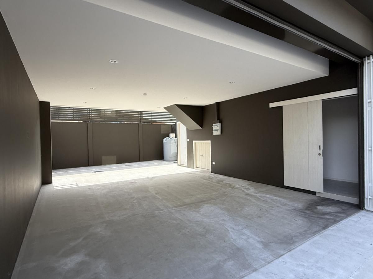 ขายอาคารพาณิชย์สุขุมวิท อโศก ทองหล่อ : 🏠อาคารแฝดสองหลังติดกัน 4 ชั้น ทำเลดี ใจกลางเมือง พร้อมที่จอดรถมากกว่า 10 คัน ทำเลดี  เดินเพียงไม่ไกลถึง BTS ช่องนนทรี และ MRT ลุมพินี