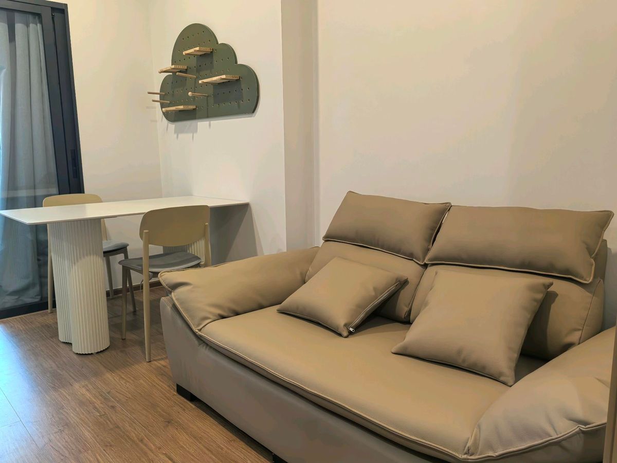 For RentCondoRamkhamhaeng, Hua Mak : For rent :The Livin Ramkhamhaeng,1+1bed，new brand，ready to move in 