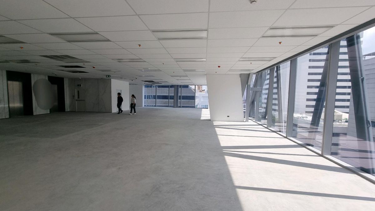 For RentRetail SpaceWitthayu, Chidlom, Langsuan, Ploenchit : Ploenchit Chidlom, rent a sales area of ​​307 sq.m., ceiling height 2.9 meters, beautiful building, luxurious building, good rent  