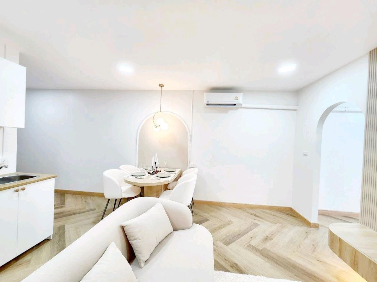 For SaleCondoPattanakan, Srinakarin : Condo 2 bedrooms, 1 water, development zone Near the train, only 150 meters, near the Srinakarin area, price 2, xx baht