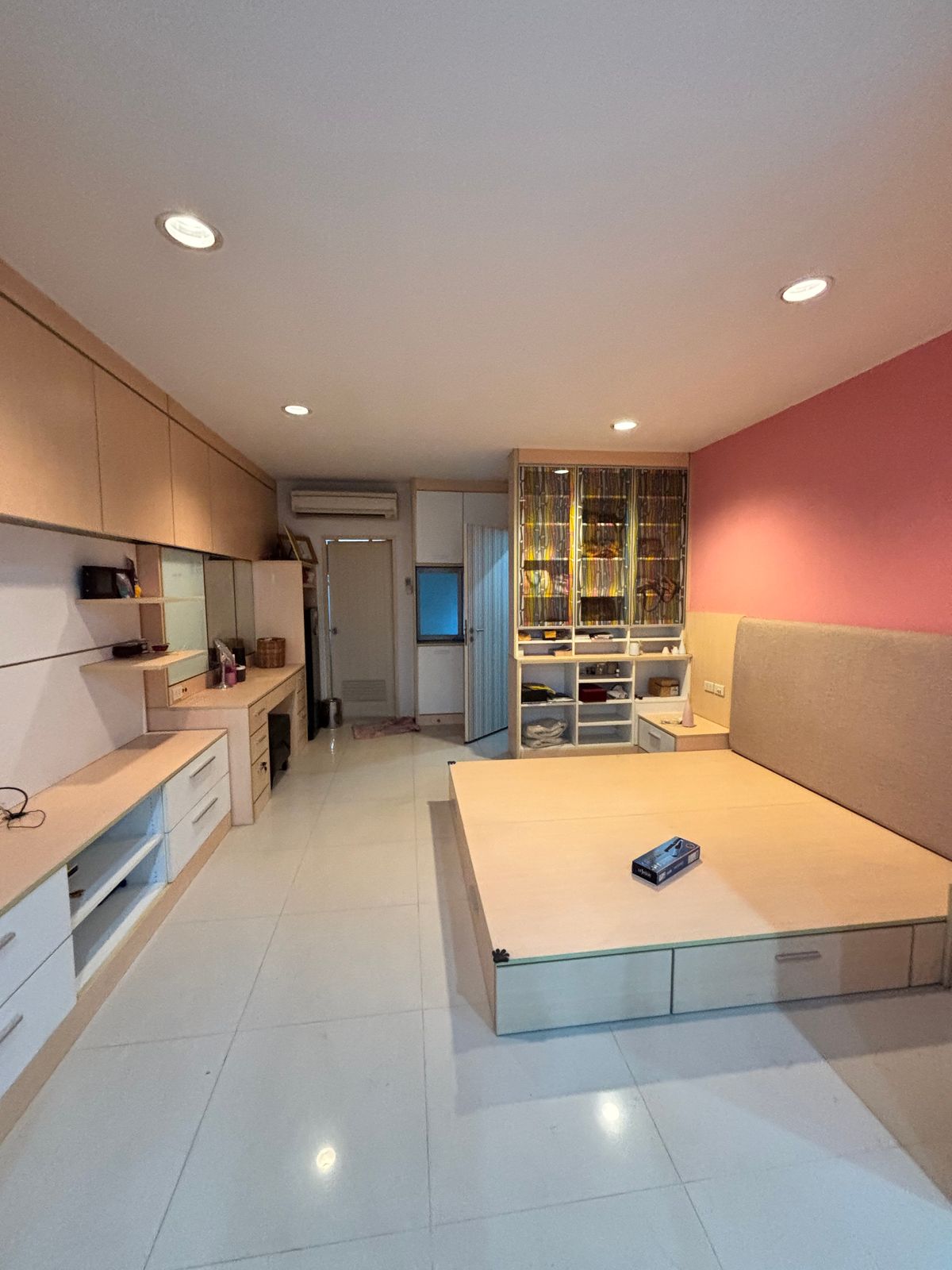 For RentShop HouseThaphra, Talat Phlu, Wutthakat : Rent- 4-story commercial Building, The British Kalapapruek