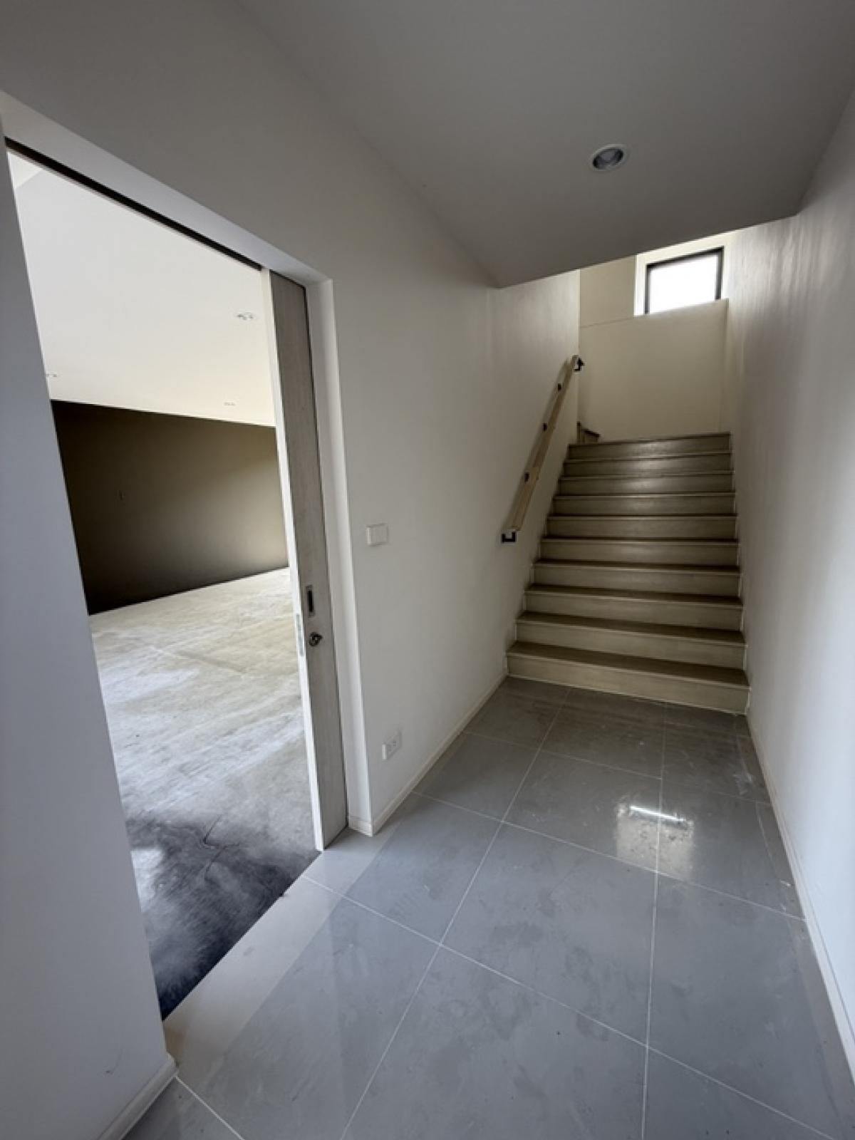 ขายอาคารพาณิชย์สุขุมวิท อโศก ทองหล่อ : 🏠อาคารแฝดสองหลังติดกัน 4 ชั้น ทำเลดี ใจกลางเมือง พร้อมที่จอดรถมากกว่า 10 คัน ทำเลดี  เดินเพียงไม่ไกลถึง BTS ช่องนนทรี และ MRT ลุมพินี