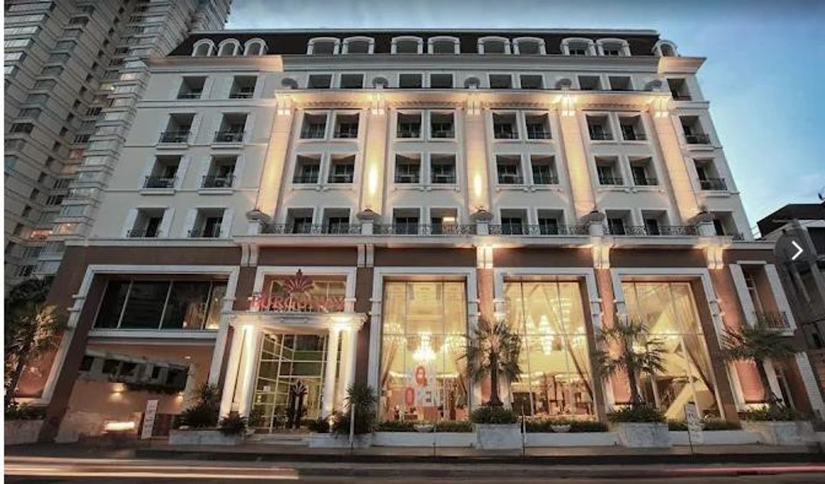For RentShowroomSukhumvit, Asoke, Thonglor : Burgundy Grande - Thonglor 10 for Lease, Showroom & Amp; Retail Spaces