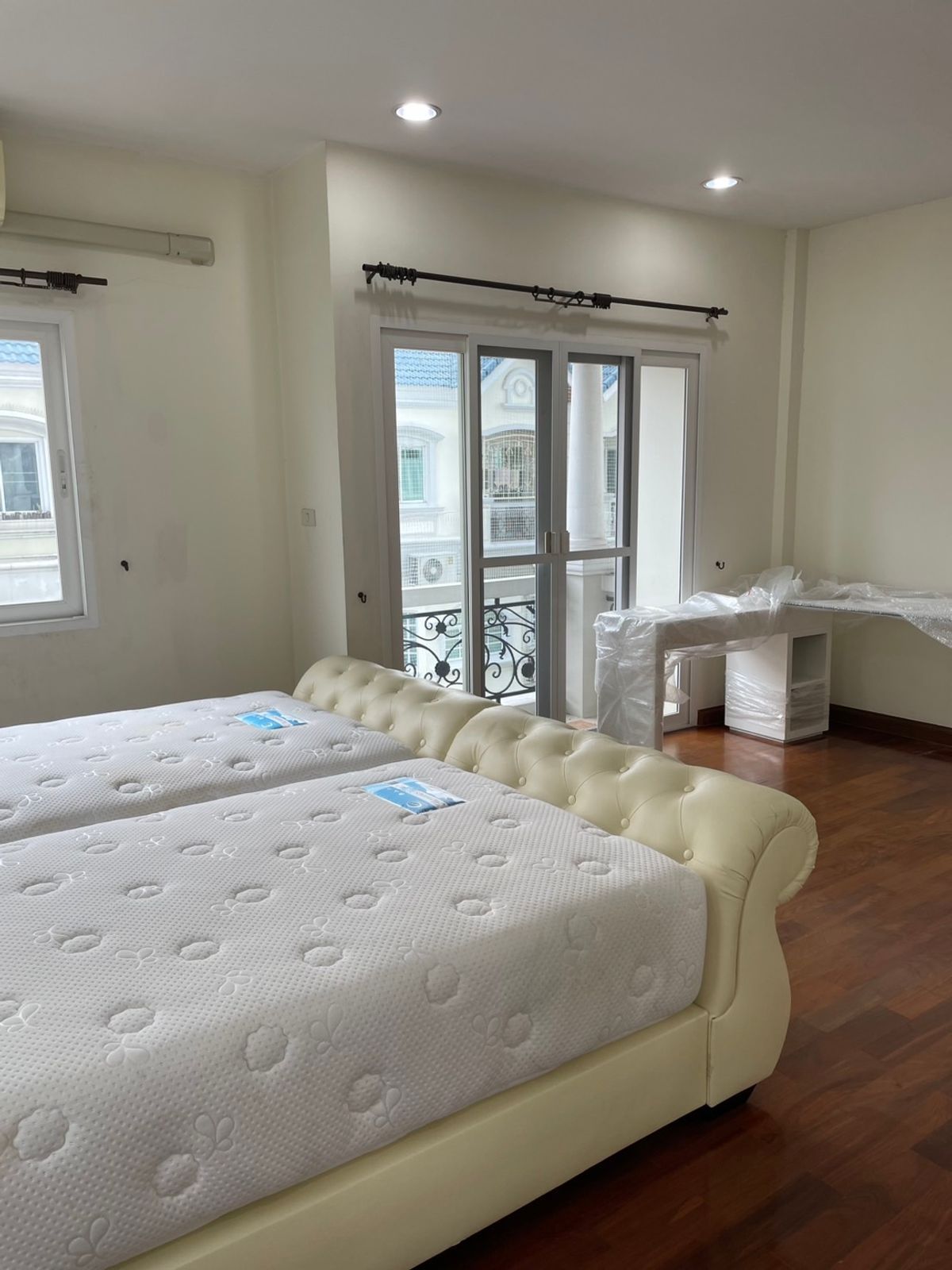 For RentTownhomeSathorn, Narathiwat : ✨ Luxury Townhome for Rent in Chong Nonsi Fully equipped with modern amenities in a peaceful, green environment. Conveniently located near BTS Chong Nonsi and MRT Lumpini for easy city access.