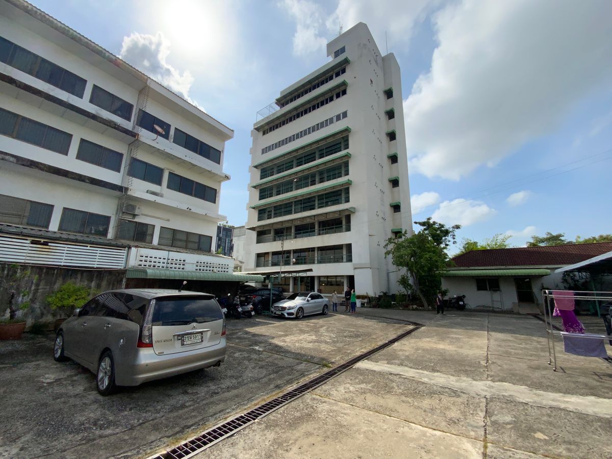 For SaleLandOnnut, Udomsuk : Land 498 Wah with 9 floors buildings + houses and indoor parking, Sukhumvit 101/1