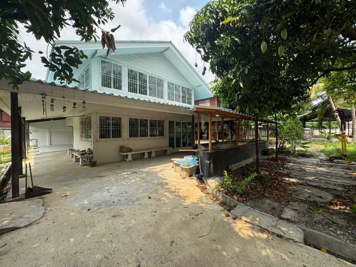 ขายอาคารพาณิชย์สุขุมวิท อโศก ทองหล่อ : LTHC12436 - Commercial FOR SALE at Soi Sukhumvit 101/1 Size 530 Sq.W 2120 Sq.M. 3 beds 1 baths BTS Punnawithi Station ONLY 79.5 MB