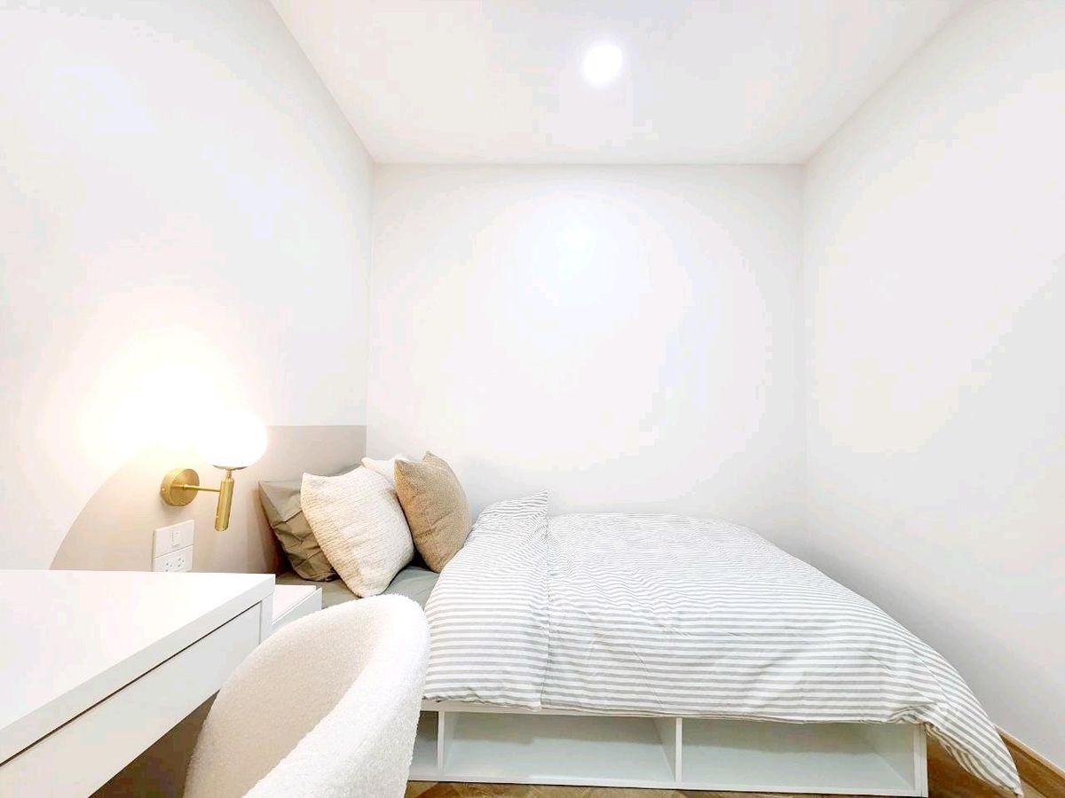 For SaleCondoPattanakan, Srinakarin : Condo 2 bedrooms, 1 water, development zone Near the train, only 150 meters, near the Srinakarin area, price 2, xx baht