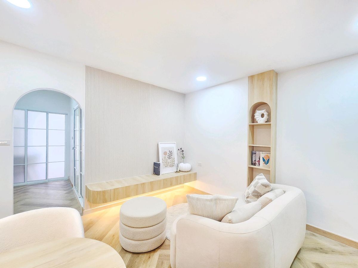 For SaleCondoPattanakan, Srinakarin : Condo 2 bedrooms, 1 water, development zone Near the train, only 150 meters, near the Srinakarin area, price 2, xx baht