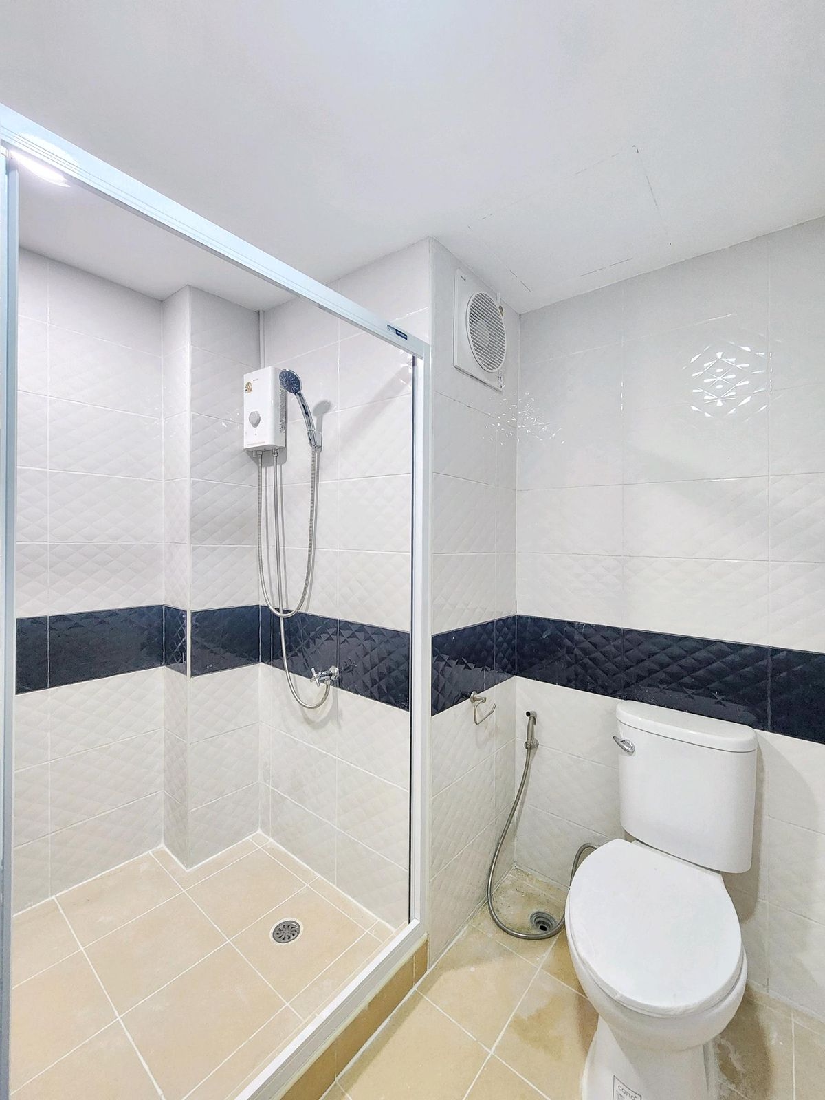 For SaleCondoPattanakan, Srinakarin : Condo 2 bedrooms, 1 water, development zone Near the train, only 150 meters, near the Srinakarin area, price 2, xx baht