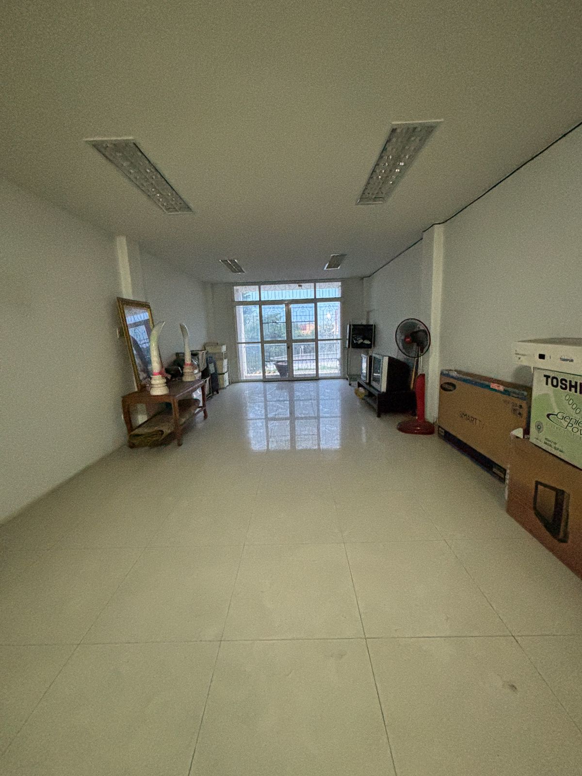 For RentShop HouseThaphra, Talat Phlu, Wutthakat : Rent- 4-story commercial Building, The British Kalapapruek