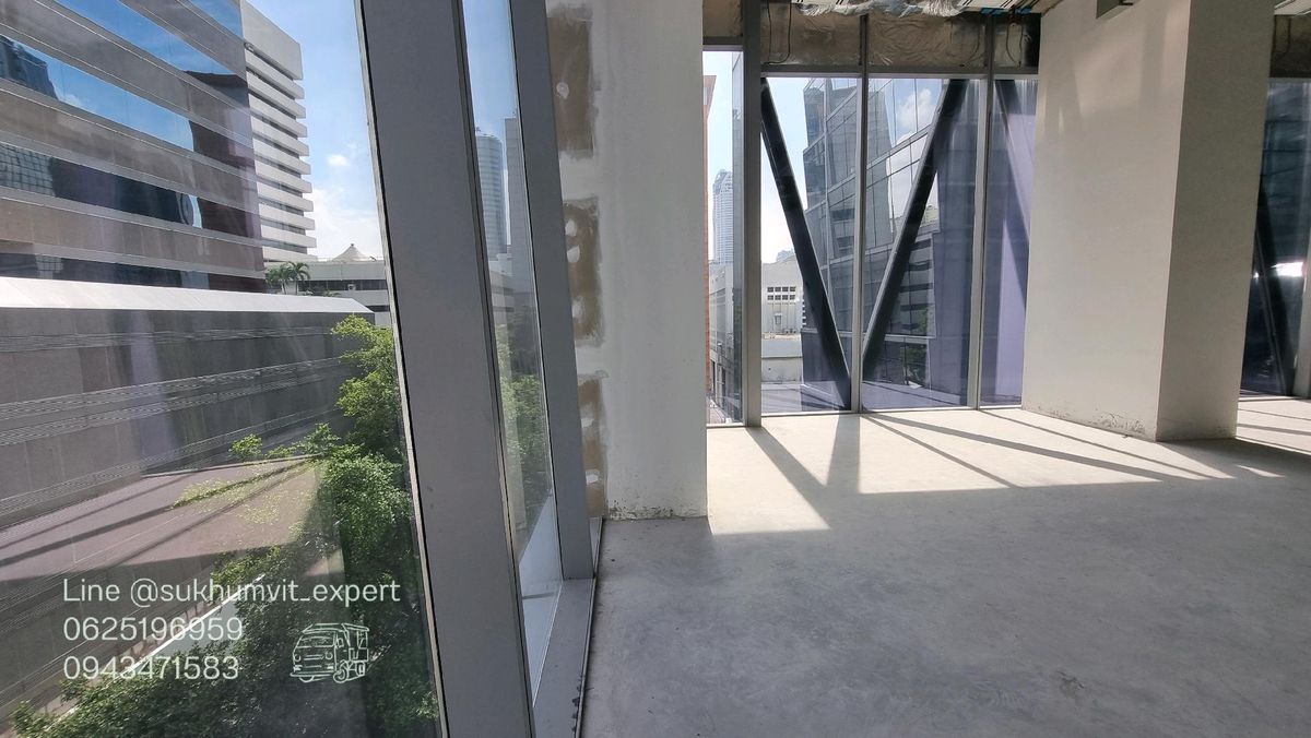For RentRetail SpaceWitthayu, Chidlom, Langsuan, Ploenchit : Ploenchit Chidlom, rent a sales area of ​​438 sq.m., ceiling height, 6 meters high, beautiful building view, luxurious rental price  