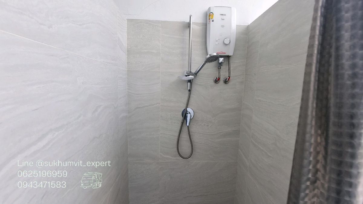 For RentRetail SpaceWitthayu, Chidlom, Langsuan, Ploenchit : Ploenchit Chidlom, rent a sales area of ​​438 sq.m., ceiling height, 6 meters high, beautiful building view, luxurious rental price  