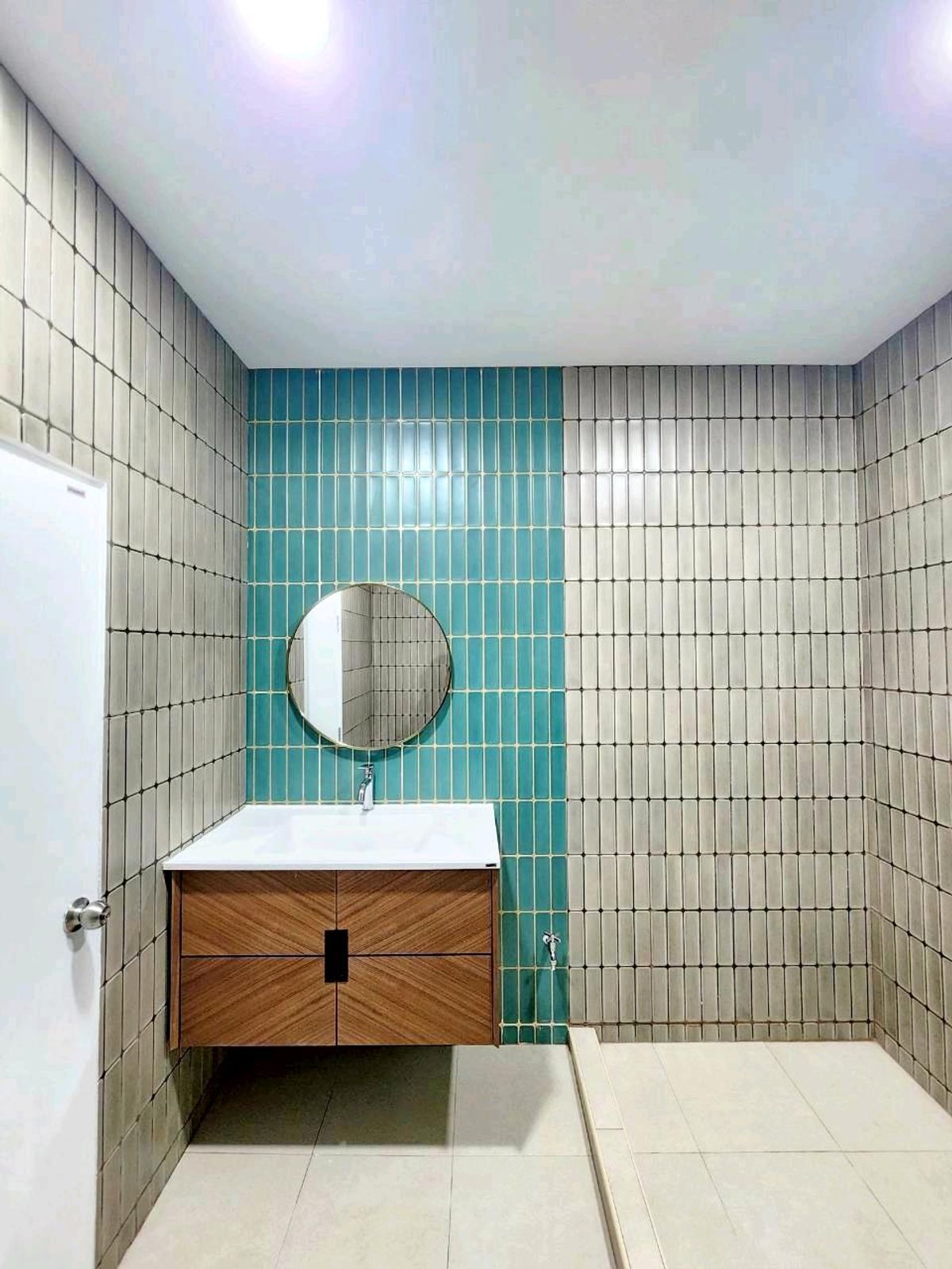 For SaleCondoPattanakan, Srinakarin : Condo 2 bedrooms, 1 water, development zone Near the train, only 150 meters, near the Srinakarin area, price 2, xx baht