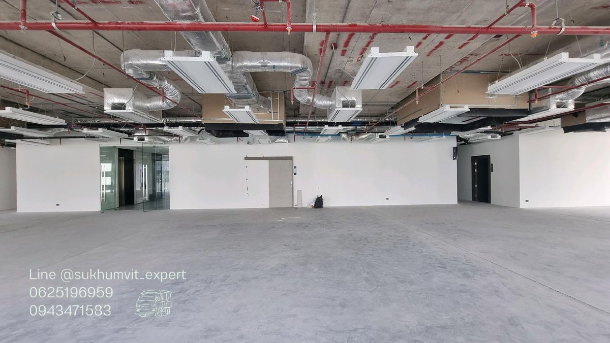 For RentRetail SpaceWitthayu, Chidlom, Langsuan, Ploenchit : Ploenchit Chidlom, rent a sales area of ​​438 sq.m., ceiling height, 6 meters high, beautiful building view, luxurious rental price  