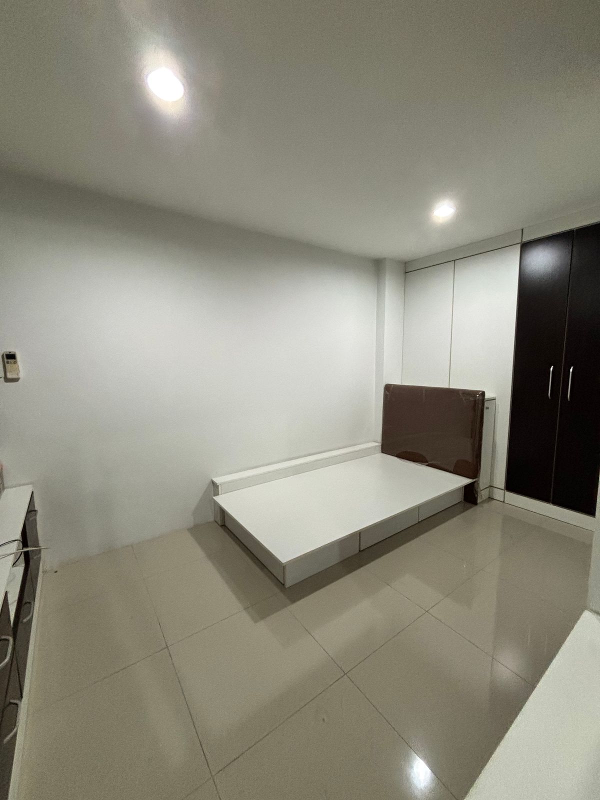 For RentShop HouseThaphra, Talat Phlu, Wutthakat : Rent- 4-story commercial Building, The British Kalapapruek