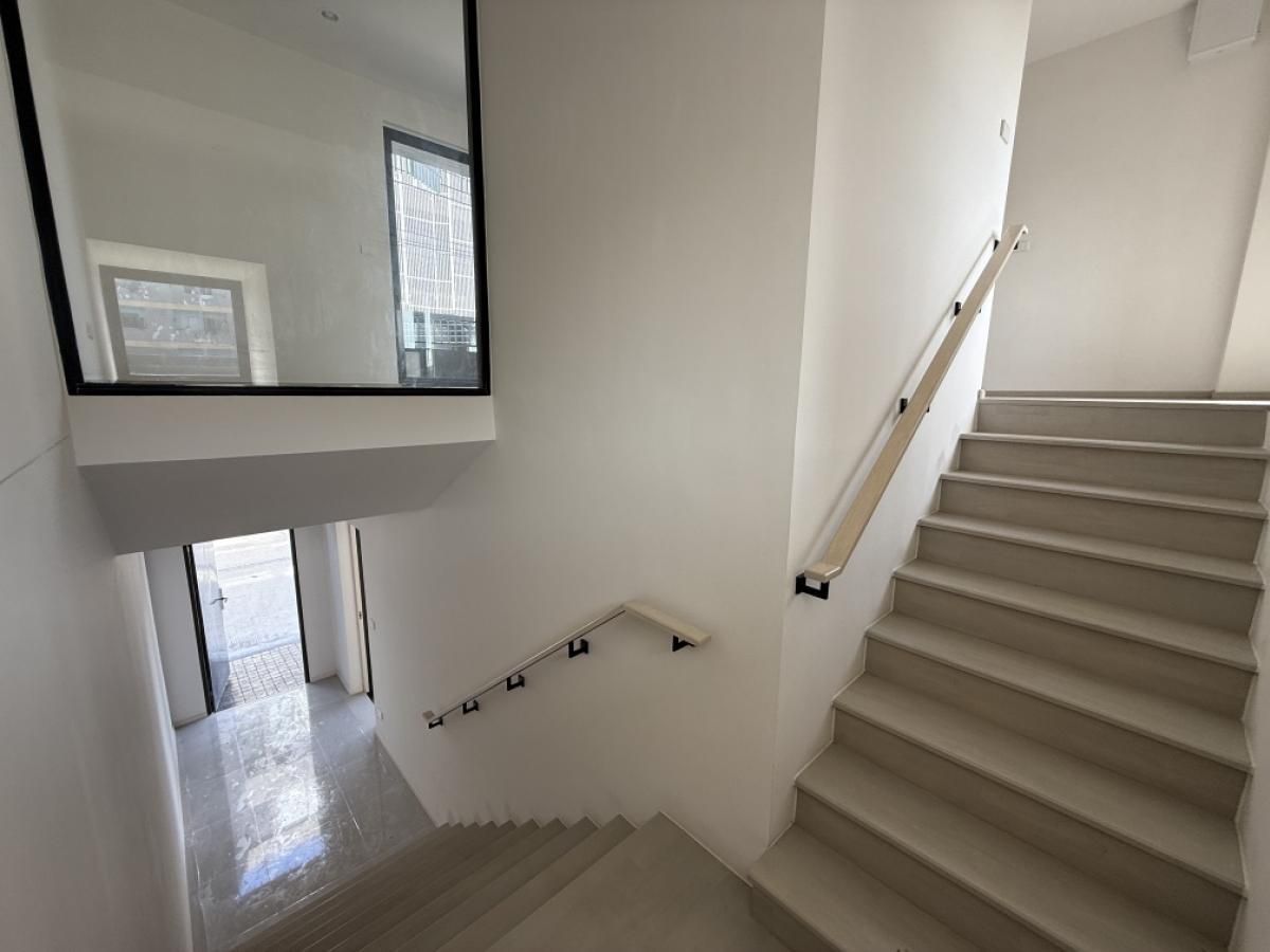 ขายอาคารพาณิชย์สุขุมวิท อโศก ทองหล่อ : 🏠อาคารแฝดสองหลังติดกัน 4 ชั้น ทำเลดี ใจกลางเมือง พร้อมที่จอดรถมากกว่า 10 คัน ทำเลดี  เดินเพียงไม่ไกลถึง BTS ช่องนนทรี และ MRT ลุมพินี