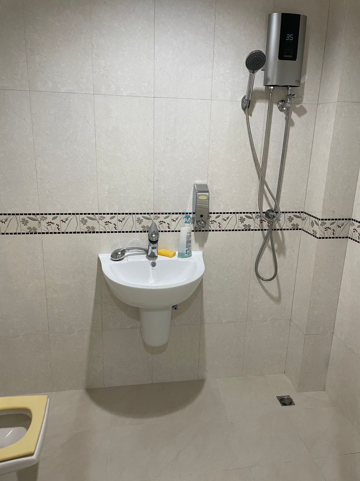 For RentTownhomeSathorn, Narathiwat : ✨ Luxury Townhome for Rent in Chong Nonsi Fully equipped with modern amenities in a peaceful, green environment. Conveniently located near BTS Chong Nonsi and MRT Lumpini for easy city access.