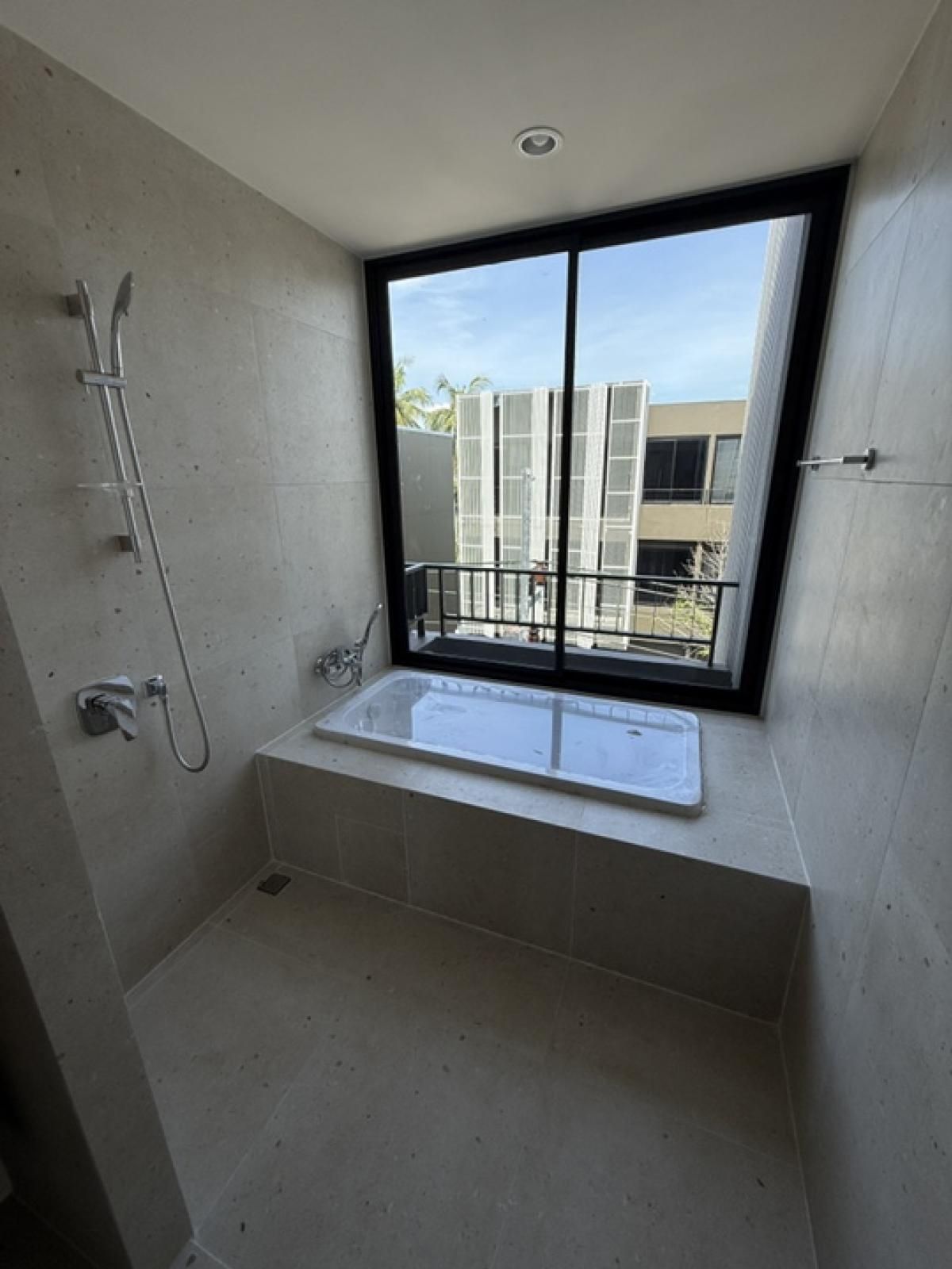 ขายอาคารพาณิชย์สุขุมวิท อโศก ทองหล่อ : 🏠อาคารแฝดสองหลังติดกัน 4 ชั้น ทำเลดี ใจกลางเมือง พร้อมที่จอดรถมากกว่า 10 คัน ทำเลดี  เดินเพียงไม่ไกลถึง BTS ช่องนนทรี และ MRT ลุมพินี