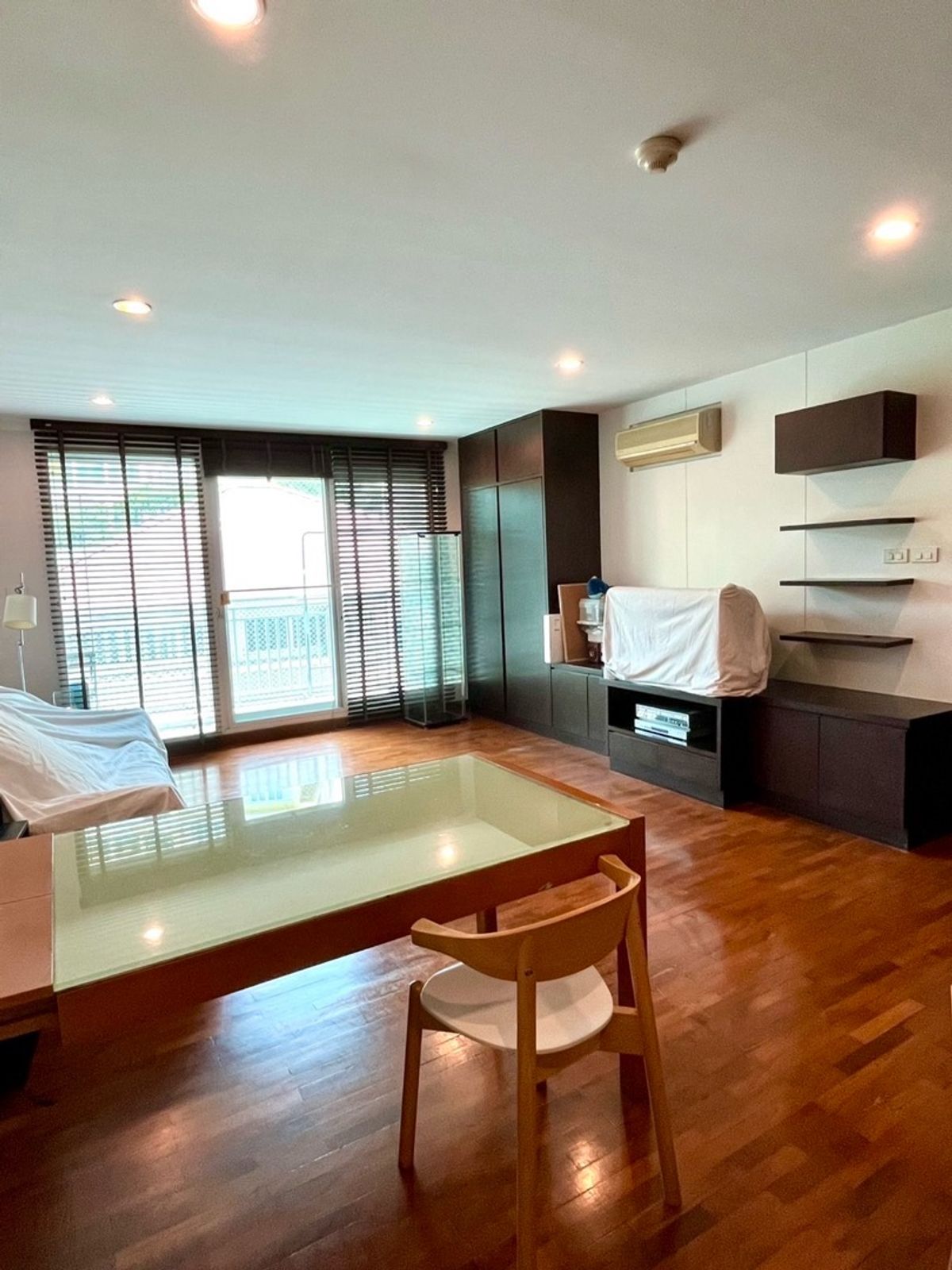 ขายคอนโดสาทร นราธิวาส : ขายถูกมาก รีโนเวทแล้ว คอนโด Lowrise บ้าน สิริ เย็นอากาศ 3 นอน ใกล้สาทร สีลม one bangkok
