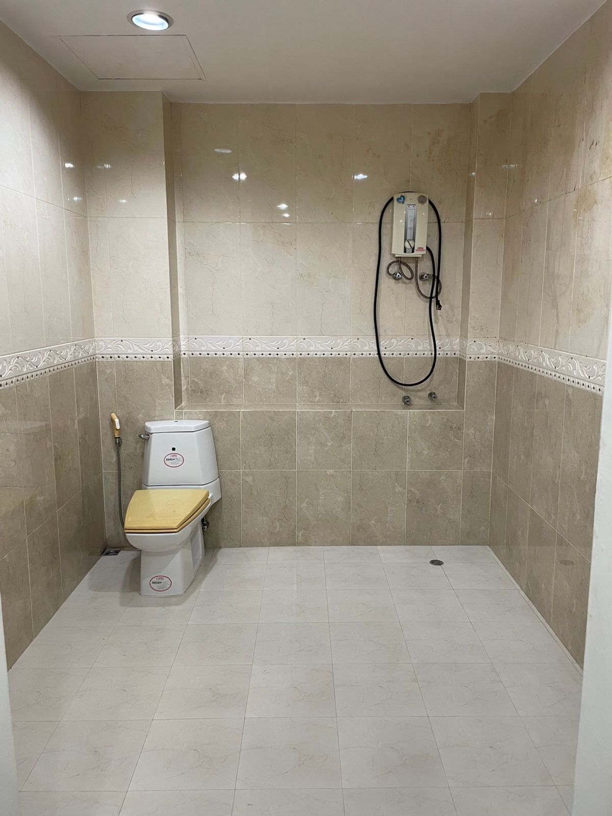 For RentTownhomeSathorn, Narathiwat : ✨ Luxury Townhome for Rent in Chong Nonsi Fully equipped with modern amenities in a peaceful, green environment. Conveniently located near BTS Chong Nonsi and MRT Lumpini for easy city access.