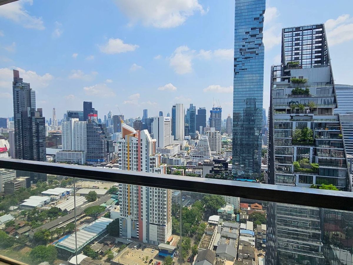 ขายคอนโดสาทร นราธิวาส : Owner post: For Sale: (Rare) The Address Sathorn 12. The best 1 br unit on the 36th Floor. (Newly Renovated)