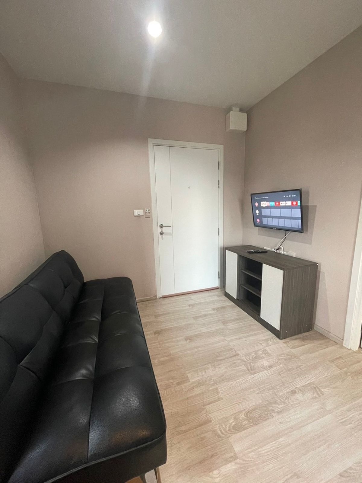 For RentCondoRama9, Petchburi, RCA : Plum Condo Ramkhamhaeng Station / 1 bedroom, 1 living room, room size 28.5 sqm. Floor 17, corner room !!