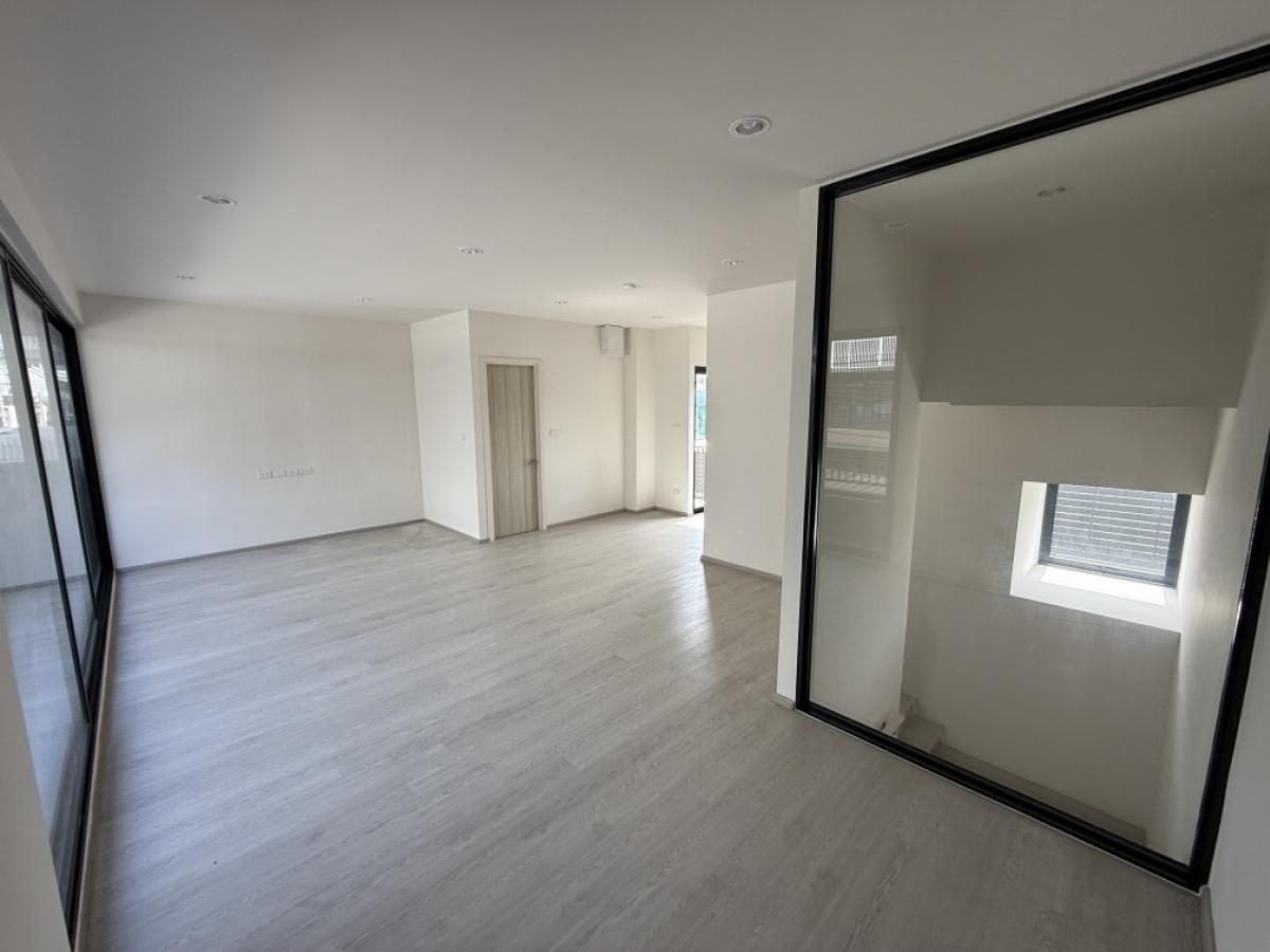 ขายอาคารพาณิชย์สุขุมวิท อโศก ทองหล่อ : 🏠อาคารแฝดสองหลังติดกัน 4 ชั้น ทำเลดี ใจกลางเมือง พร้อมที่จอดรถมากกว่า 10 คัน ทำเลดี  เดินเพียงไม่ไกลถึง BTS ช่องนนทรี และ MRT ลุมพินี