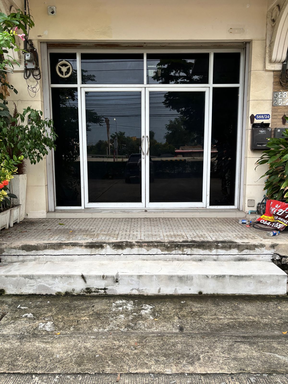 For RentShop HouseThaphra, Talat Phlu, Wutthakat : Rent- 4-story commercial Building, The British Kalapapruek