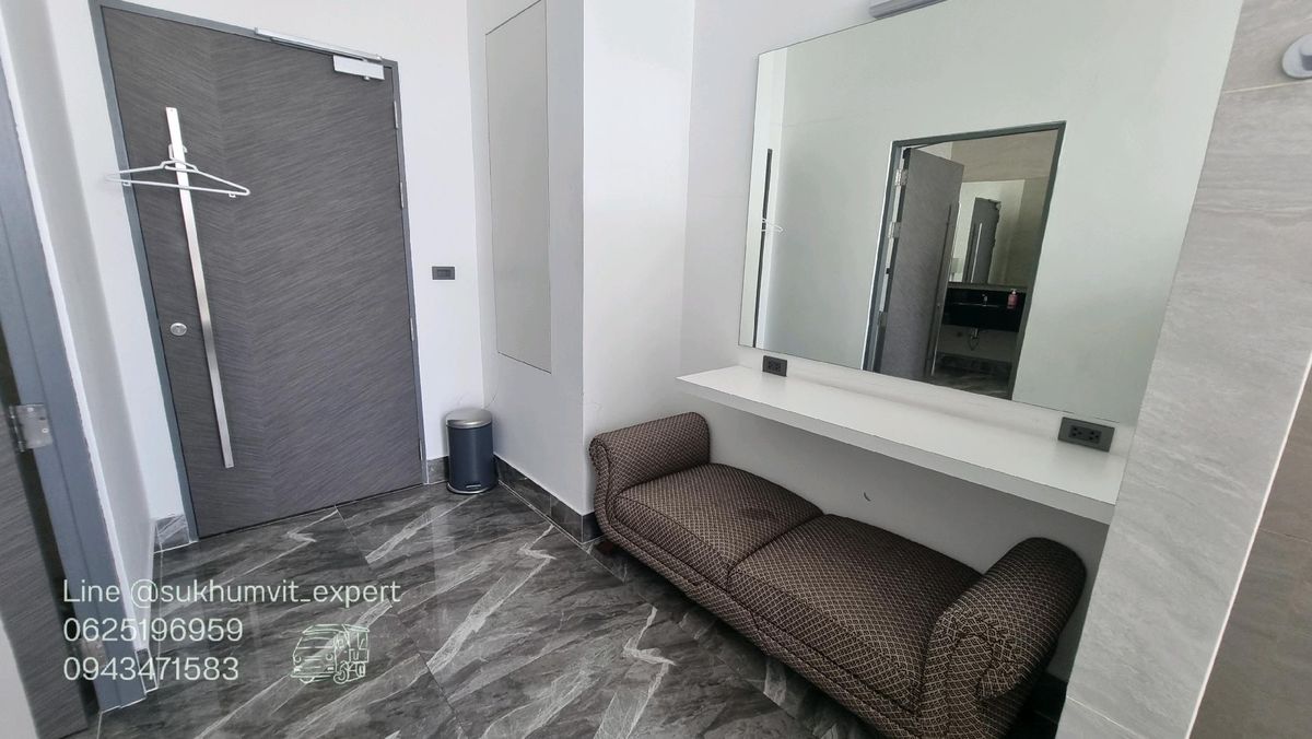 For RentRetail SpaceWitthayu, Chidlom, Langsuan, Ploenchit : Ploenchit Chidlom, rent a sales area of ​​438 sq.m., ceiling height, 6 meters high, beautiful building view, luxurious rental price  