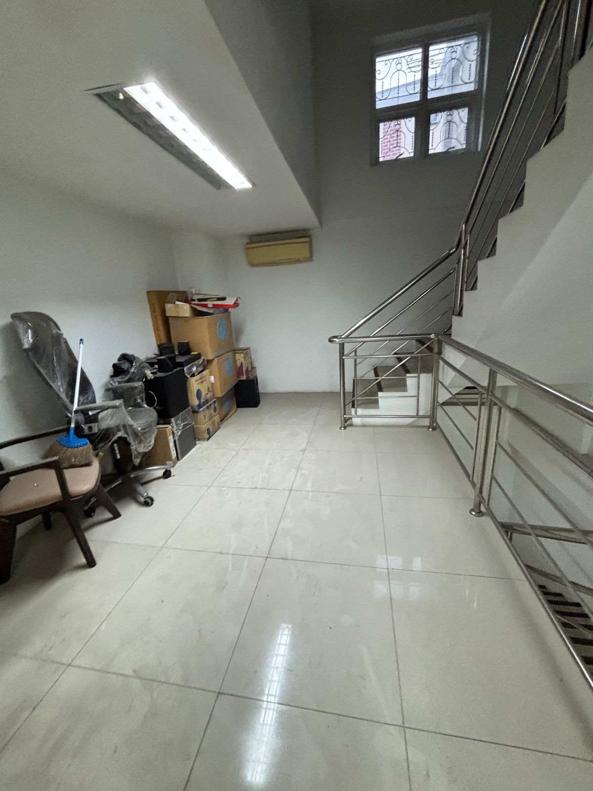 For RentShop HouseThaphra, Talat Phlu, Wutthakat : Rent- 4-story commercial Building, The British Kalapapruek