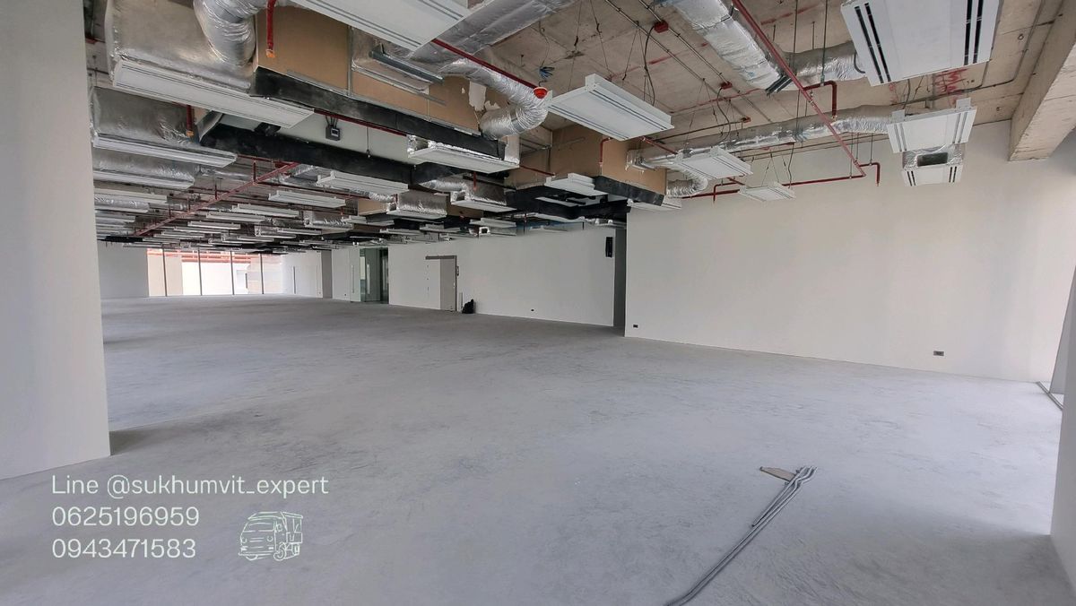 For RentRetail SpaceWitthayu, Chidlom, Langsuan, Ploenchit : Ploenchit Chidlom, rent a sales area of ​​438 sq.m., ceiling height, 6 meters high, beautiful building view, luxurious rental price  