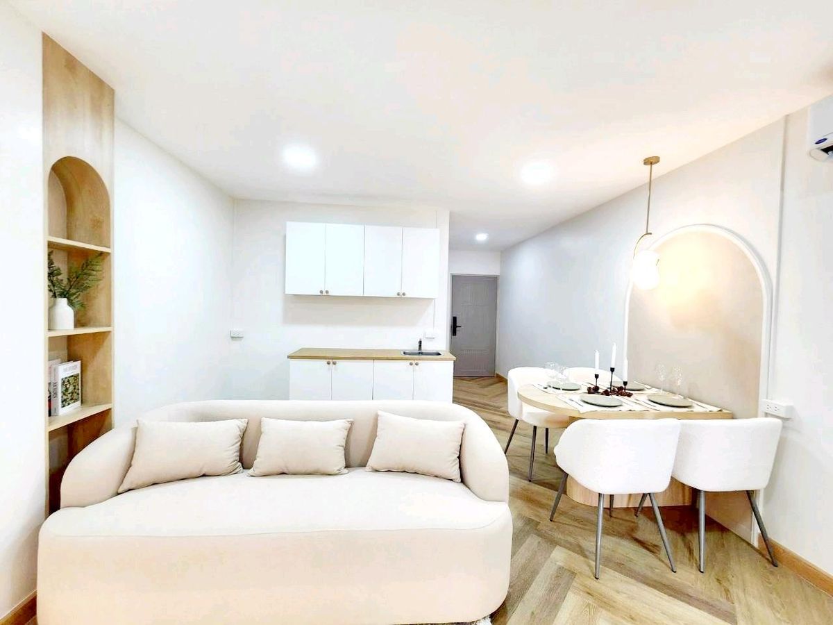 For SaleCondoPattanakan, Srinakarin : Condo 2 bedrooms, 1 water, development zone Near the train, only 150 meters, near the Srinakarin area, price 2, xx baht