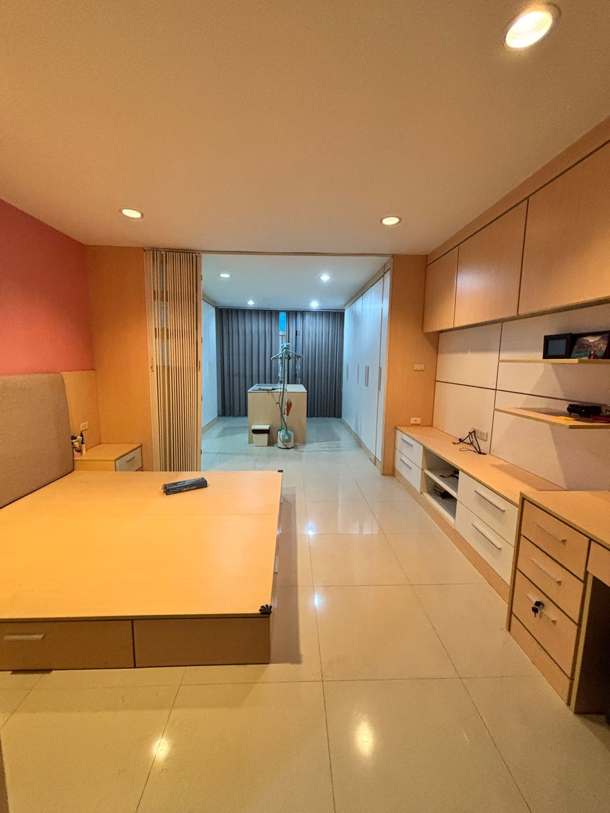 For RentShop HouseThaphra, Talat Phlu, Wutthakat : Rent- 4-story commercial Building, The British Kalapapruek