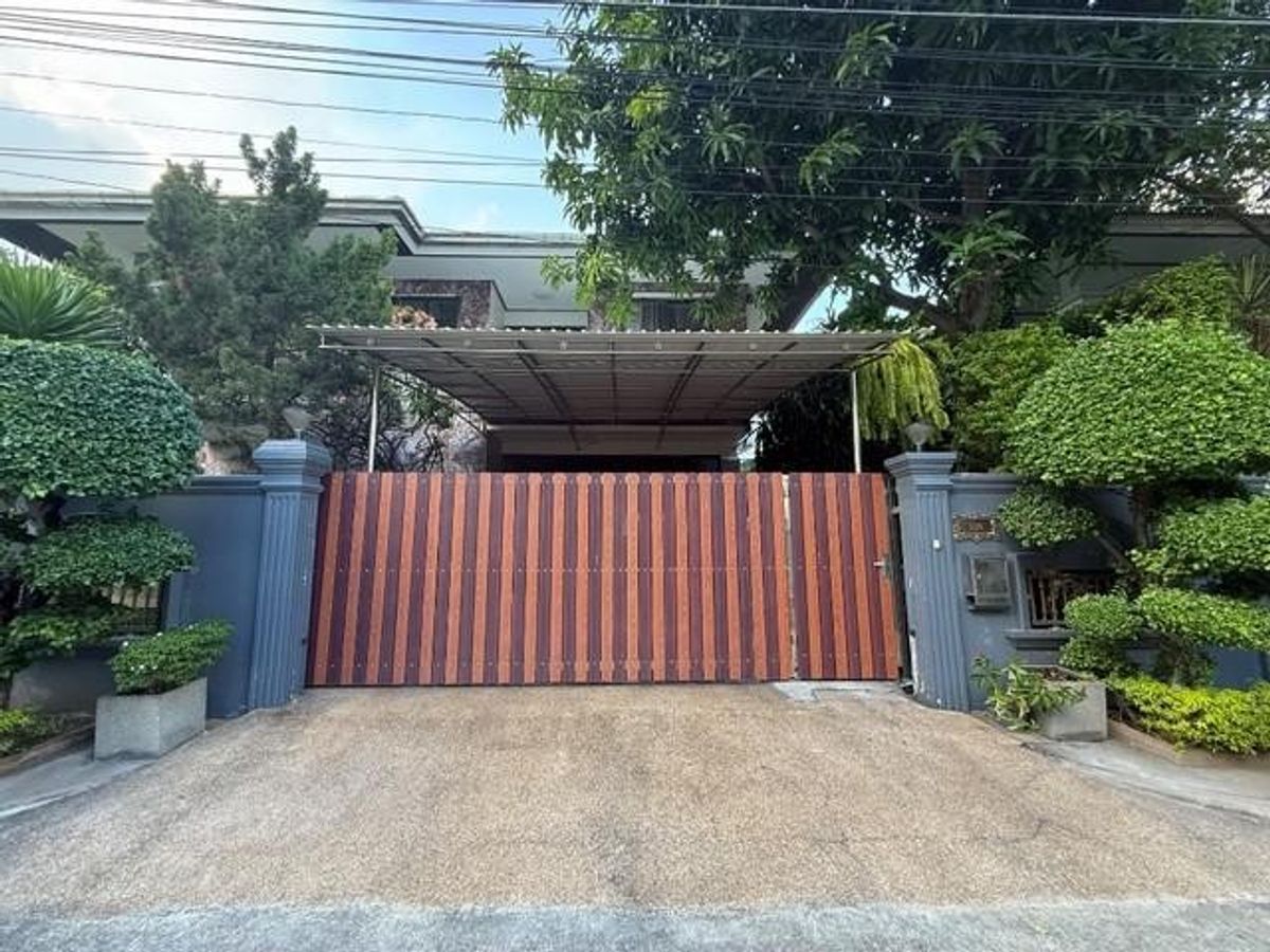 ให้เช่าบ้านรามคำแหง หัวหมาก : ให้เช่าบ้านเดี่ยว 2ชั้น ทำเลทาวน์อินทาวน์ หมู่บ้านธารารมณ์ หัวหมาก ซอยรามคำแหง43/1 ติดกับโรงเรียนบดินทร์เดชา 