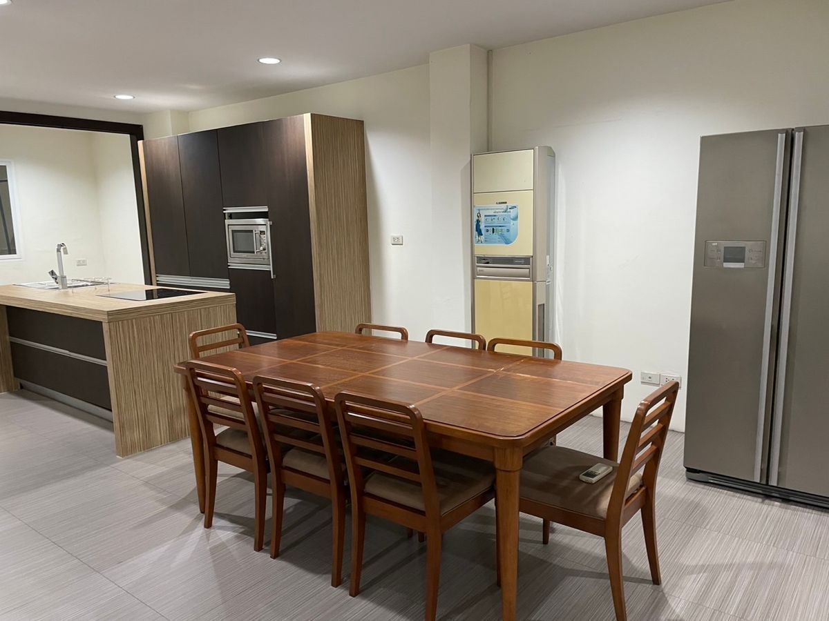 For RentTownhomeSathorn, Narathiwat : ✨ Luxury Townhome for Rent in Chong Nonsi Fully equipped with modern amenities in a peaceful, green environment. Conveniently located near BTS Chong Nonsi and MRT Lumpini for easy city access.