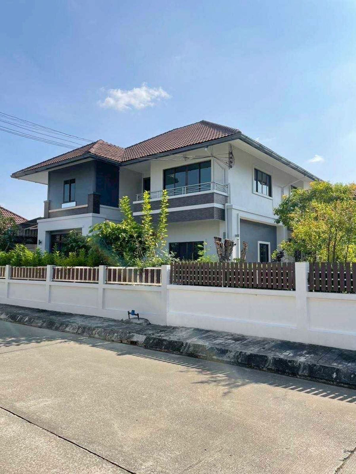 ให้เช่าบ้านเชียงใหม่ : บ้านในโครงการ ให้เช่าเดือนละ 35,000 บาท ใกล้กาดฝรั่งเพียง 5 นาที No.14H896
