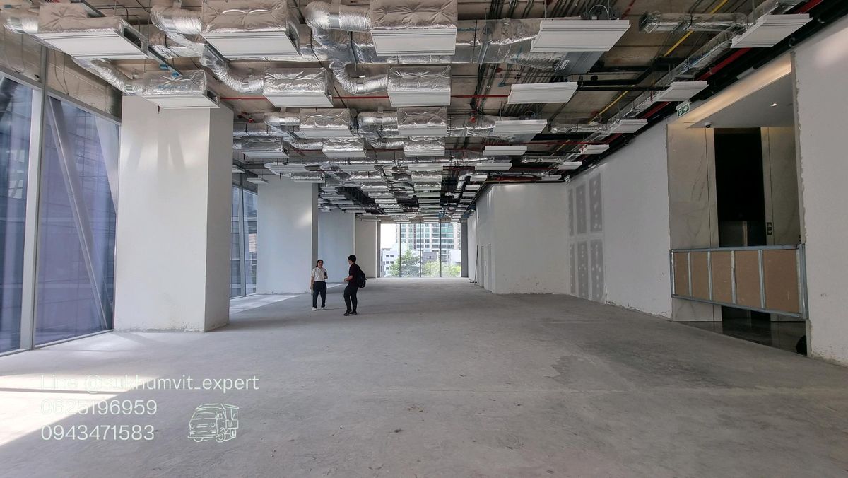 For RentRetail SpaceWitthayu, Chidlom, Langsuan, Ploenchit : Ploenchit Chidlom, rent a sales area of ​​438 sq.m., ceiling height, 6 meters high, beautiful building view, luxurious rental price  